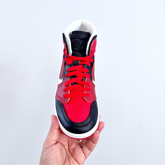 Women’s Nike Air Jordan 1 Method of Make High Sneakers - Picture 4 of 7